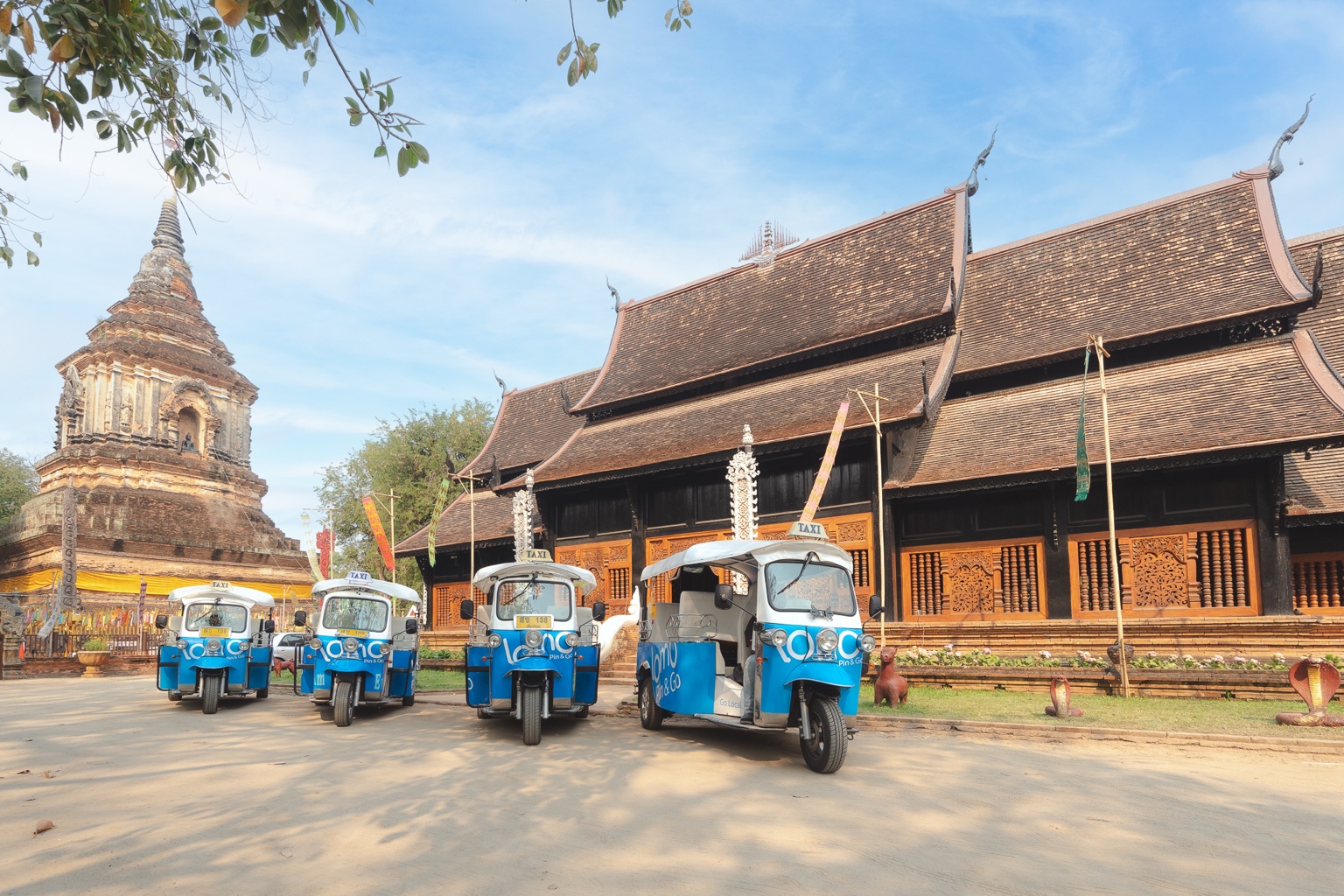 LOMO tuk tuk