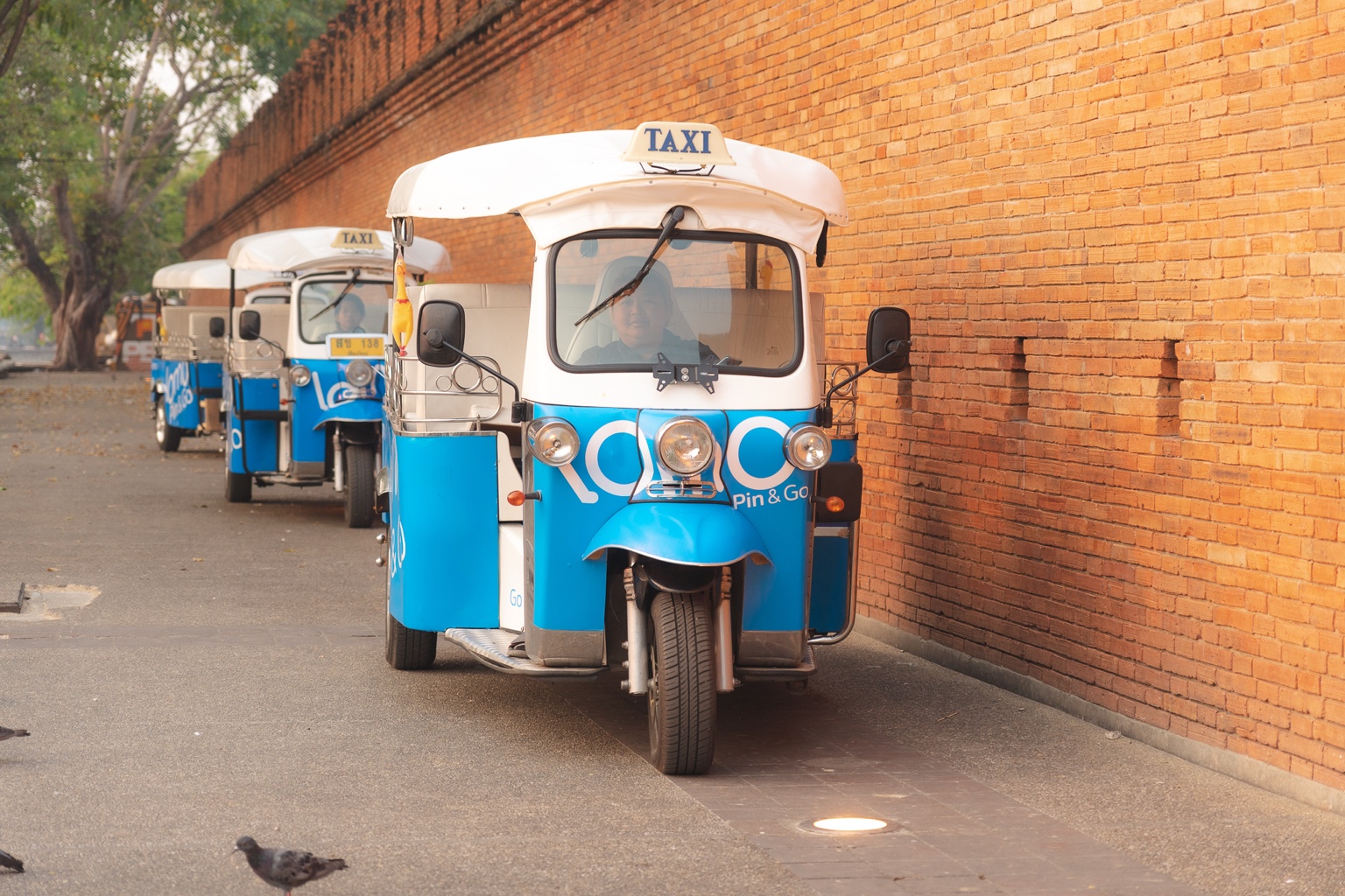 LOMO tuk tuk city